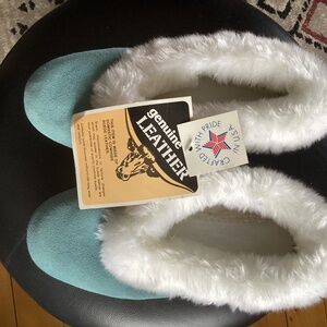 VINTAGE NEW WITH TAGS LIGHT BLUE SUEDE SLIPPERS MADE IN USA SIZE 7?